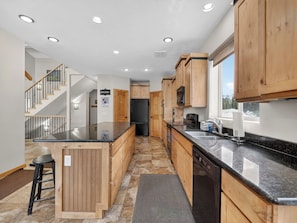 Fridge, microwave, oven, stovetop - Ridge Top Lodge - 7 bedrooms (Brian Head)