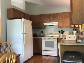 冰箱、微波炉、烤箱、炉灶