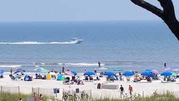 Am Strand, Liegestühle, Strandtücher