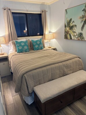 1 bedroom, iron/ironing board, free WiFi, bed sheets - Direct Oceanfront Sea Side Villa 371 with Pool & Walkable to Coligny Plaza (Hilton Head Island)