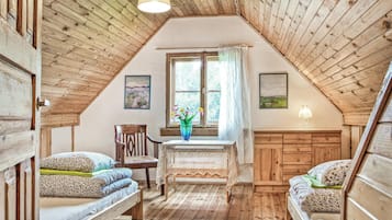 4 bedrooms, travel crib