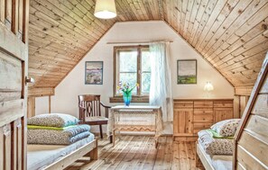 4 bedrooms, travel cot