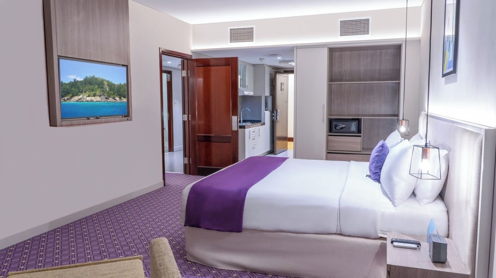 Premium Connecting | Premium bedding, minibar, in-room safe, blackout drapes