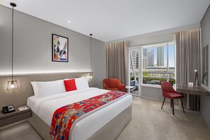 Sengetøy av topp kvalitet, minibar, safe på rommet og blendingsgardiner