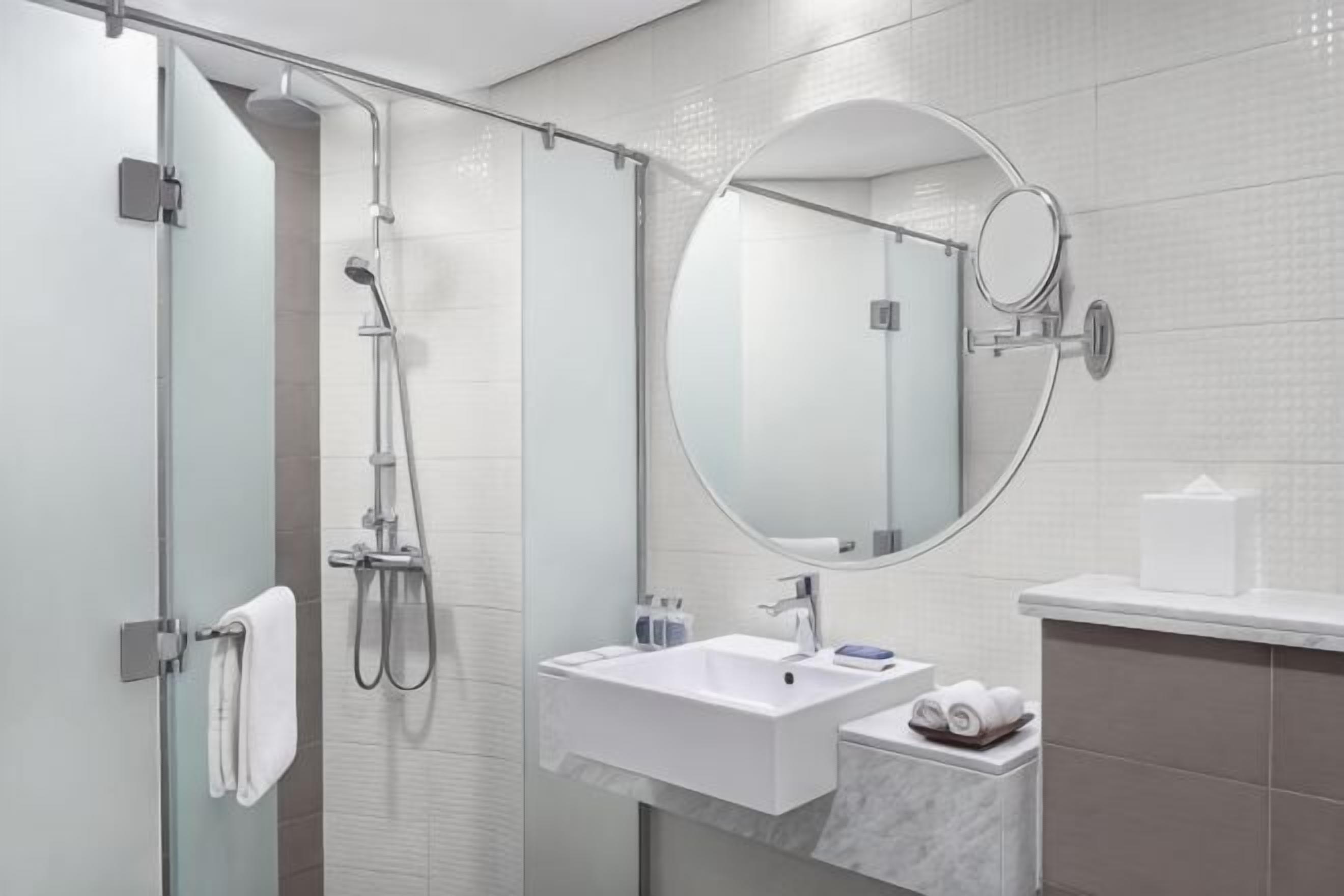 Bathroom | Deep-soaking bathtub, rainfall showerhead, free toiletries, hair dryer