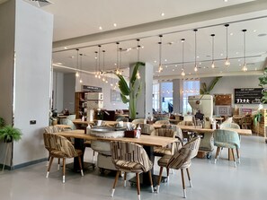 Breakfast, lunch and dinner served - Leva Hotel and Suites, Mazaya Centre (Dubai)