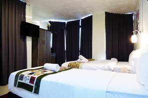 Triple Room | Premium bedding, individually decorated, blackout drapes