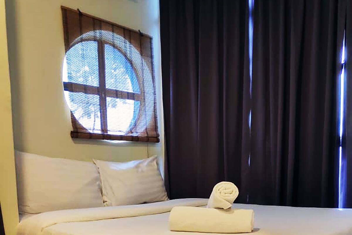Super Single Room | Premium bedding, individually decorated, blackout drapes