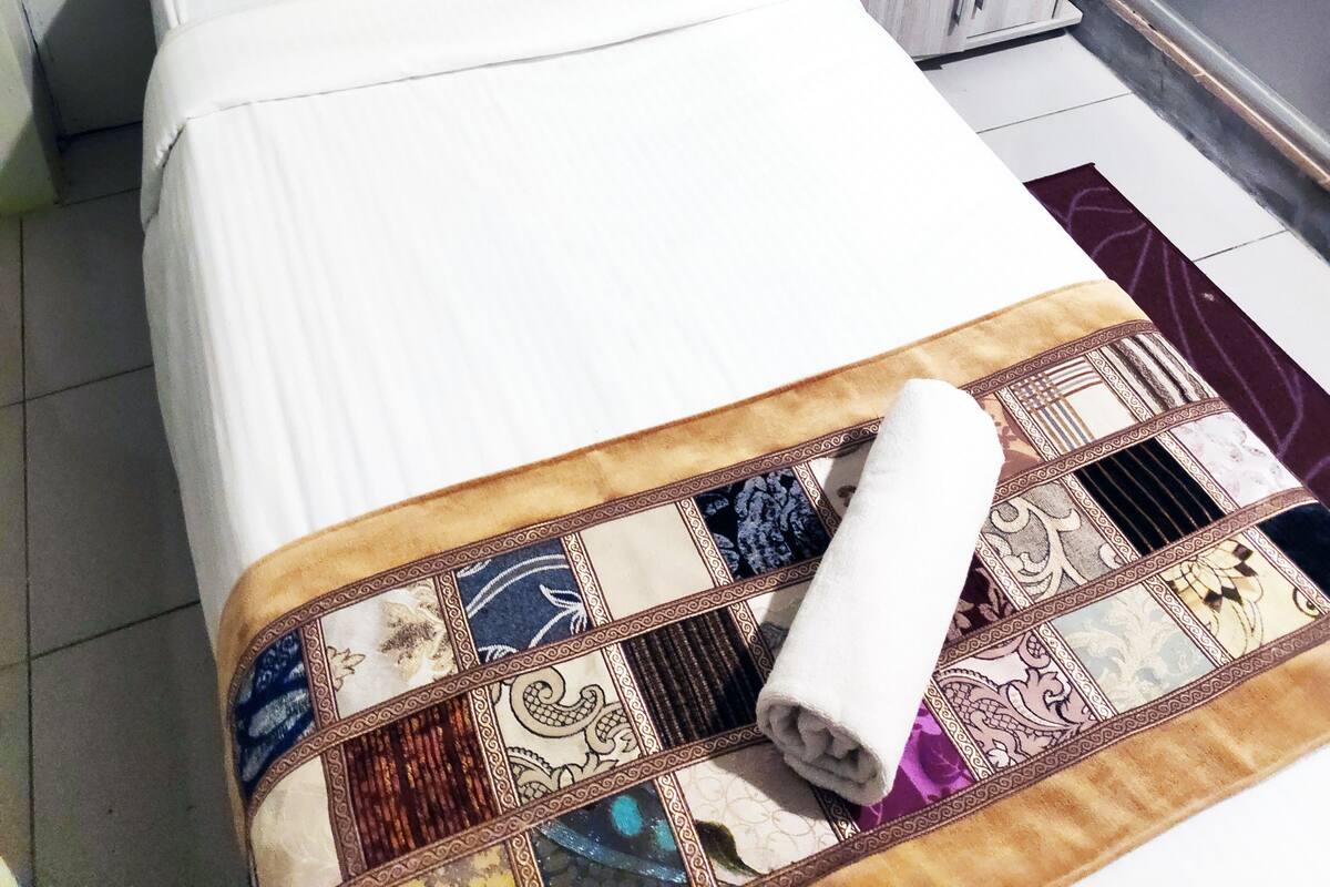 Single Room | Premium bedding, individually decorated, blackout drapes