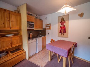 Kühlschrank, Ofen, Herdplatte, Geschirrspüler