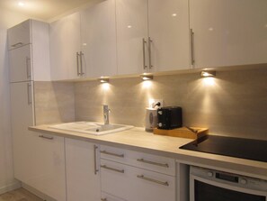 Kühlschrank, Ofen, Herdplatte, Geschirrspüler