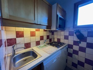 Kühlschrank, Ofen, Herdplatte, Geschirrspüler