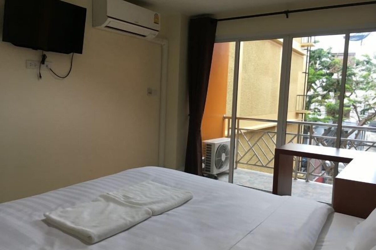 In-room safe, blackout curtains, rollaway beds, free WiFi