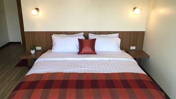 Deluxe-Doppelzimmer, 1 King-Bett | Zimmersafe, Verdunkelungsvorhänge, Zustellbetten, kostenloses WLAN