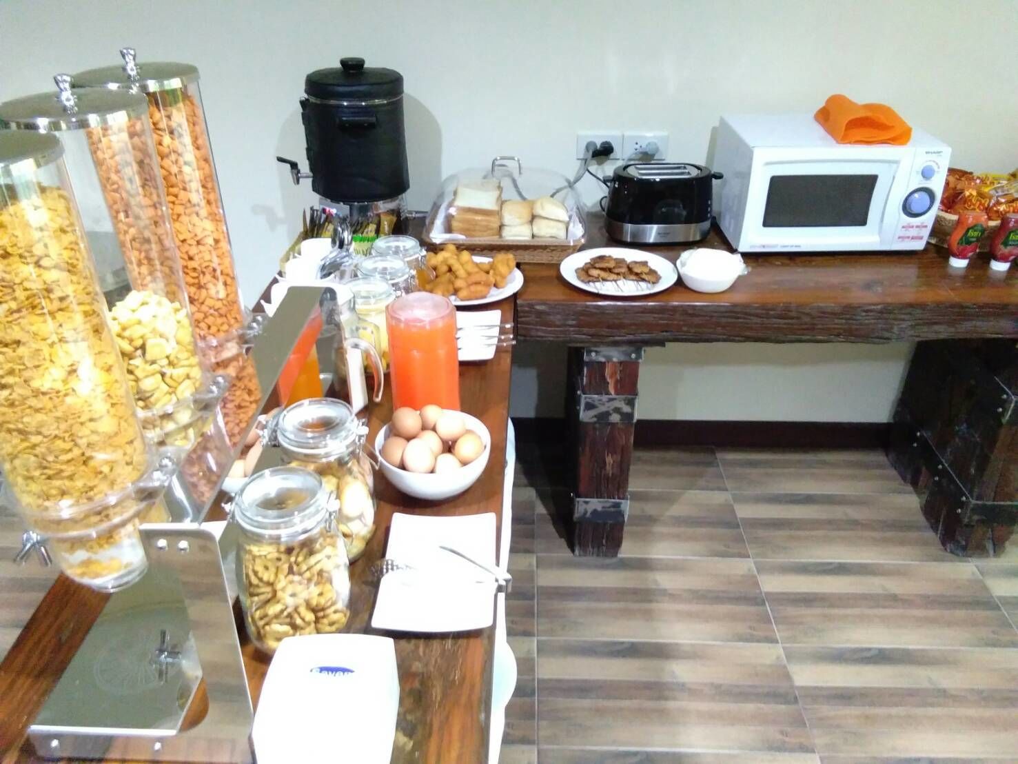 free daily continental breakfast