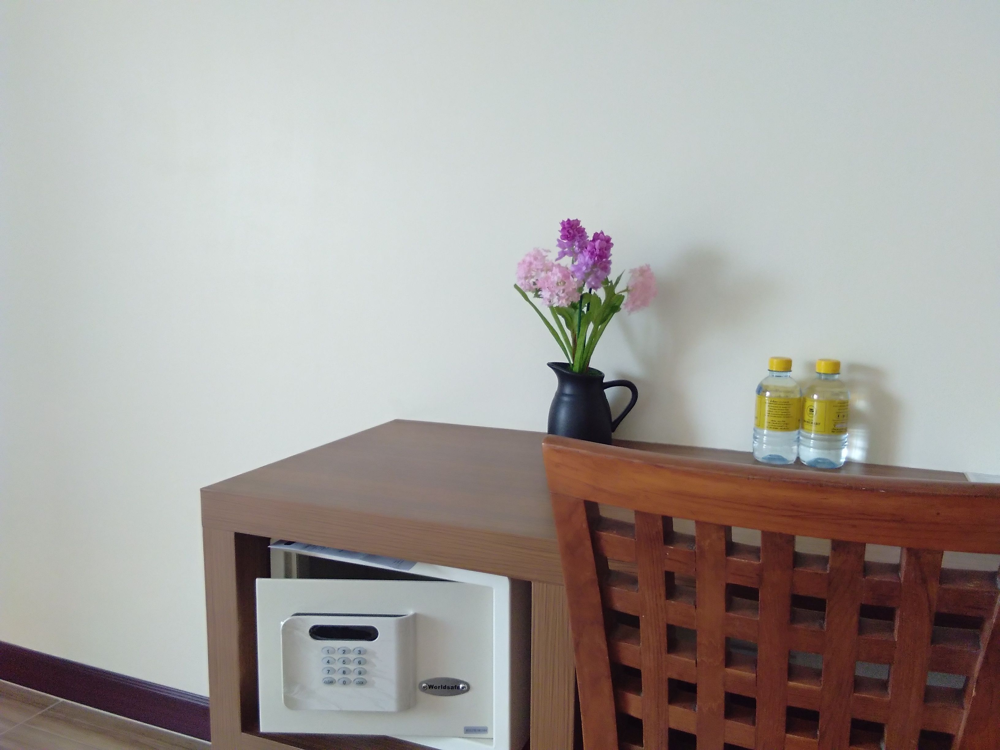 deluxe double room, 1 king bed | in-room safe, blackout curtains, rollaway beds, free wifi