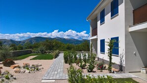 公寓, 露台 (5) | 1 多间卧室、防过敏的被褥、羽绒被、客房内保险箱