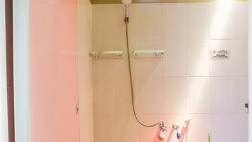 Basic Twin Room, Shared Bathroom | Bathroom | Shower, free toiletries, towels