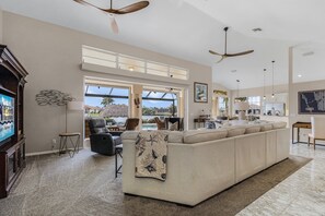 Interior - Gulf Access, Southern Heated Pool, Kayaks, Bikes, Tiki Hut - Villa Salty Shoreline - Roelens (Cape Coral)