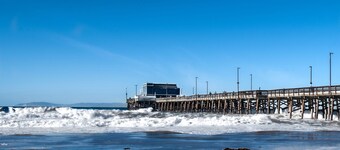 Fantastic Peninsula Beach & Bay Location – 11 Houses to the Sand!