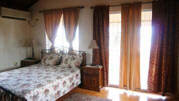 4 slaapkamers, een strijkplank/strijkijzer, wifi, beddengoed