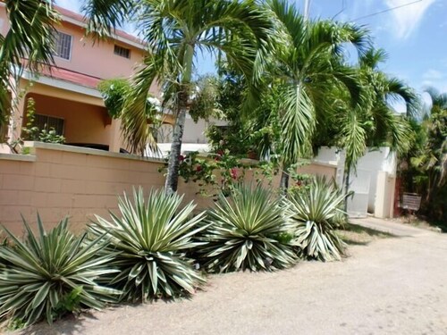 Prime Ocean View Vacation Villa, San-Fernando (Budget-Priced, WIFI,) 