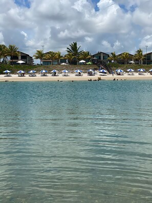 On the beach - House in condominium by the sea, chicken harbor (high wall)<br> (Porto de Galinhas)