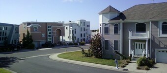 Newly Renovated, Beautiful Oceanfront Condo, 5 mins to Atlantic City