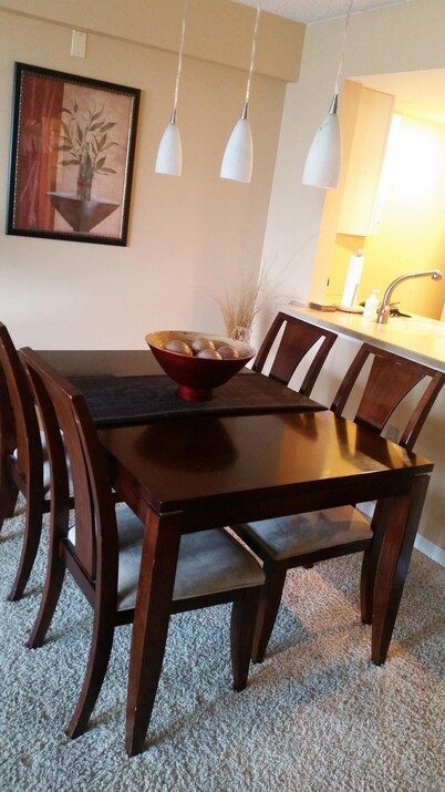 Newly Renovated, Beautiful Oceanfront Condo, 5 mins to Atlantic City