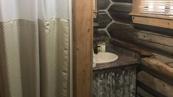 シャワー、ヘアドライヤー、タオル、石鹸