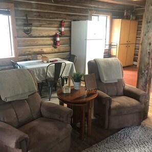 Smart TV, fireplace, DVD player, books - A Log Cabin in the Woods (Mazama)