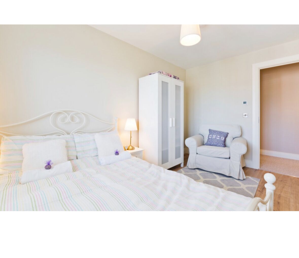 3 多间卧室、免费 WiFi、床单