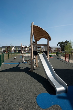 Children’s area - Modern homestay rooms 15 minutes from Dublin Airport & 25 minutes to Dublin City (Ballyboughal)