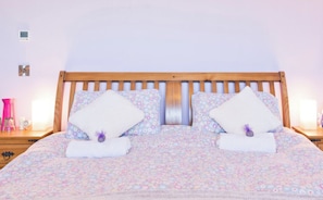 3 bedrooms, free WiFi, bed sheets - Modern homestay rooms 15 minutes from Dublin Airport & 25 minutes to Dublin City (Ballyboughal)