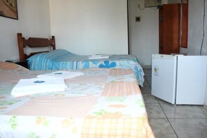 Phòng 3, nhiều giường, hút thuốc | Minibar, giường gấp/giường phụ (phụ phí), bộ trải giường 