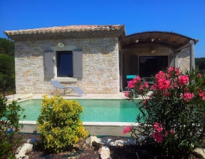A heated pool - House / Villa - Bagnols sur ceze (Saint-Nazaire)