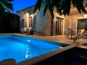 A heated pool - House / Villa - Bagnols sur ceze (Saint-Nazaire)
