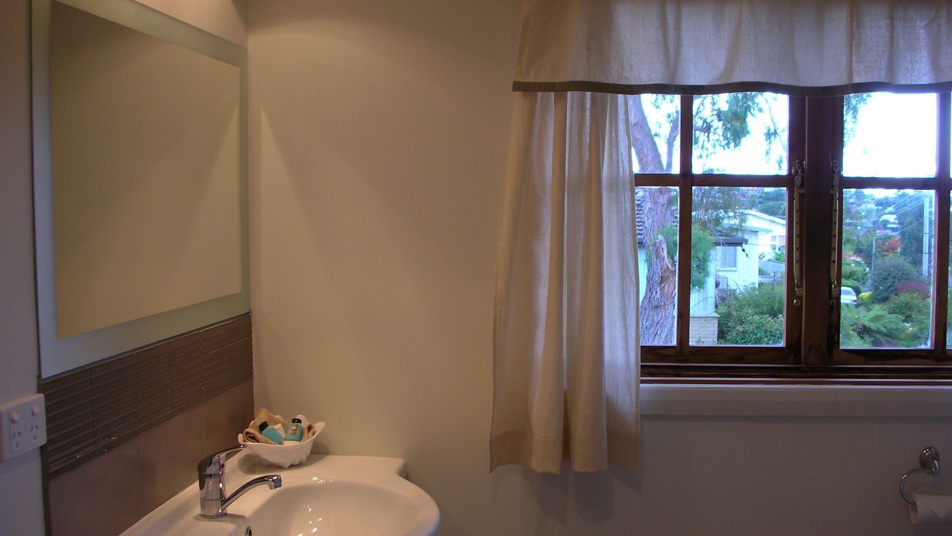 Cedar Cottages Blackmans Bay - Cedar Loft — image 9