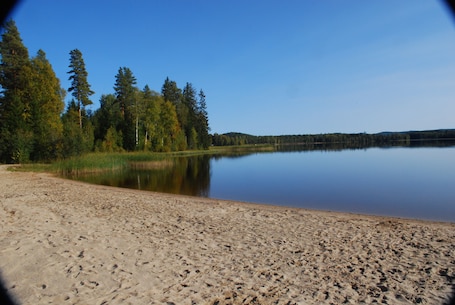 Beach nearby. Vacation house near Hovfjallet, Torsby. Summer by the lake winter on the slopes,