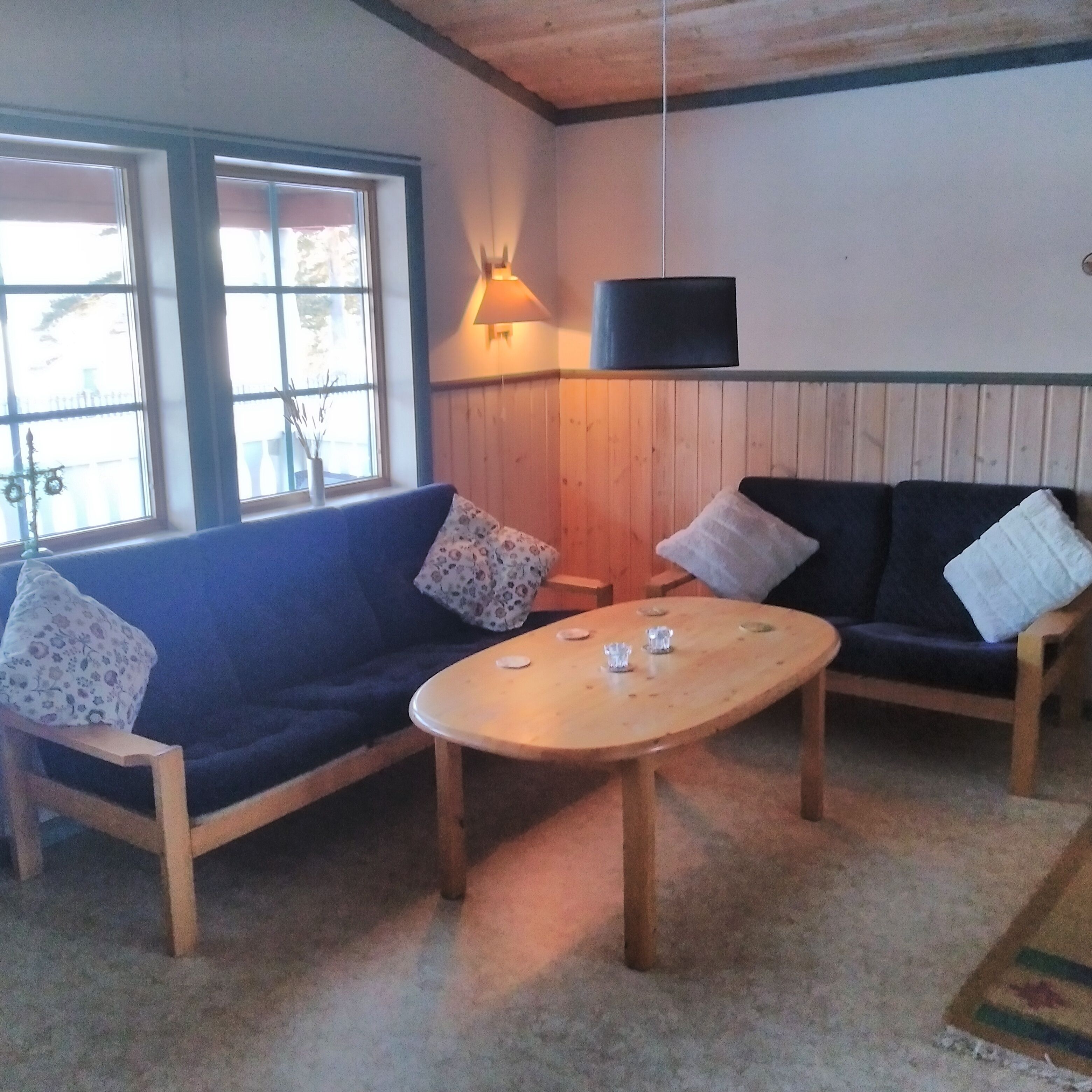 Smart TV, fireplace, DVD player