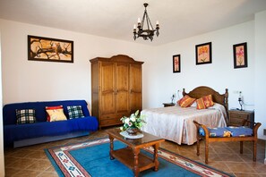 5 bedrooms, desk, iron/ironing board, free WiFi