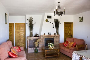 TV, peis, bordtennis og bøker