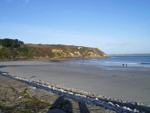 Una spiaggia nelle vicinanze