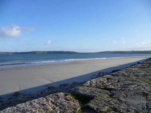 Beach nearby - House at Camaret-sur-mer, quiet on fenced 1km to port (Camaret-Sur-Mer)