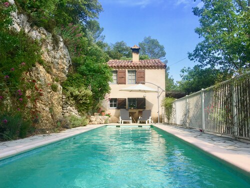 Ancienne ferme de charme en bordure de forêt, piscine privée, vue superbe