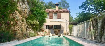 Charming converted farmhouse beside forest, private pool, superb views