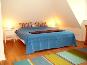 3 bedrooms, iron/ironing board, free WiFi, bed sheets