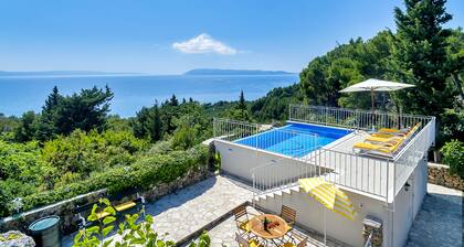 Ferienhaus in Tucepi,ruhige Lage,infinity Pool,Strandnah, Meerblick, WiFi, Grill