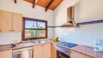 Refrigerador, microondas, horno y lavavajillas