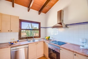 Refrigerador, microondas, horno, lavavajillas